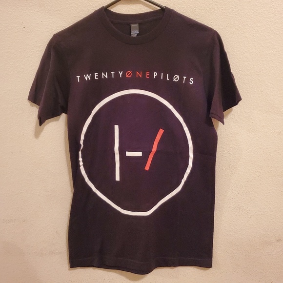 Hot Topic Tops - SOLDHot Topic Twenty One Pilots T Shirt